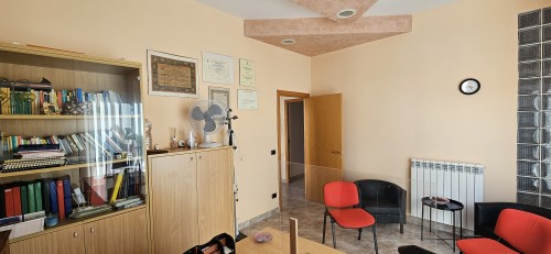 Putignano 2000 Corner Room Ideal For Office, Excellent Condition.